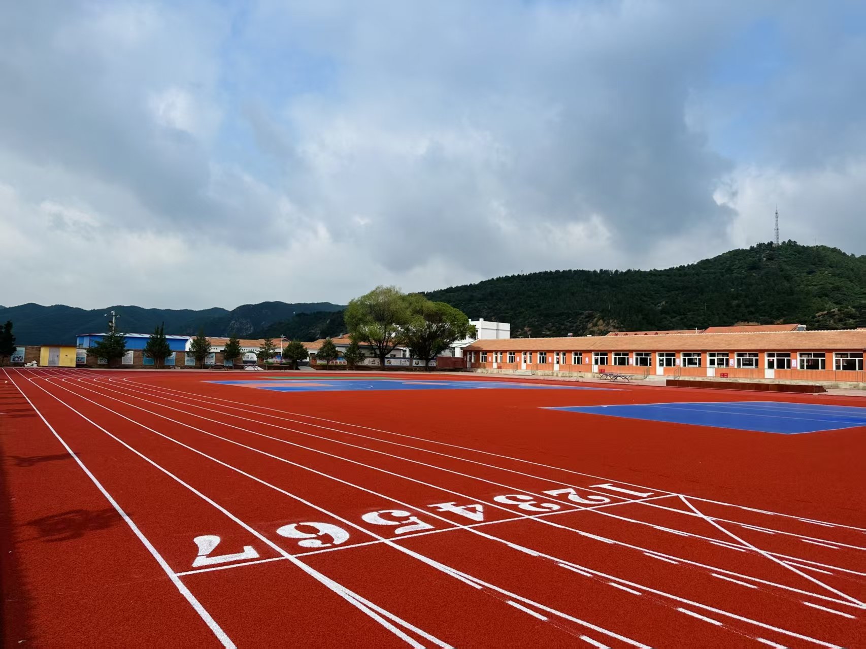 万宁市自结纹塑胶跑道EPDM地面 - 价格